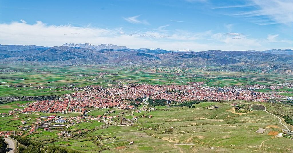 Korçë, Albania: Assapora la Città delle Serenate